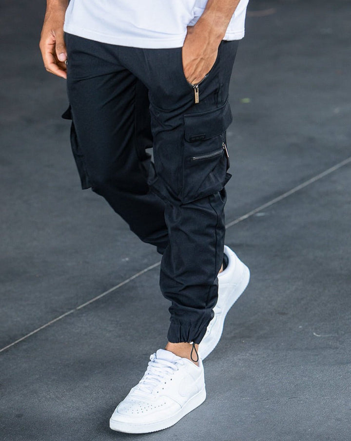 Schwarze Cargo-Hose