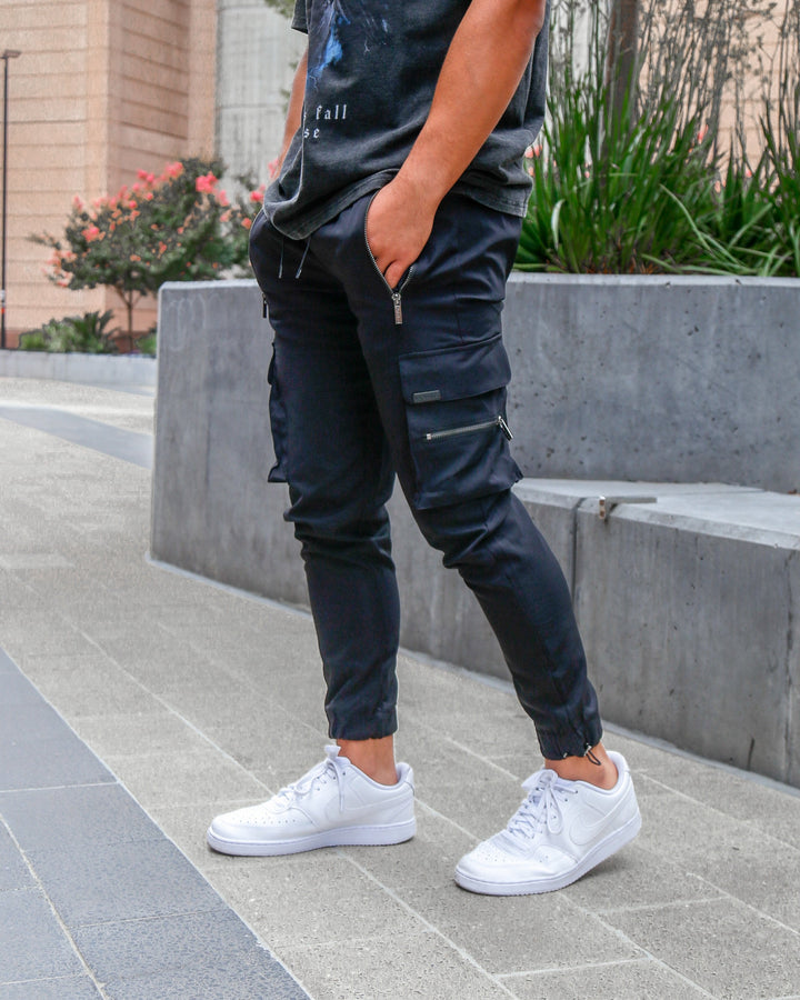 Schwarze Cargo-Hose