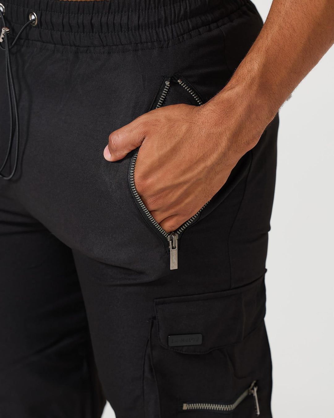 Schwarze Cargo-Hose