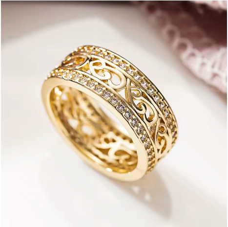 Glänzender hohler Goldring
